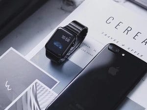 uhr und smartphon